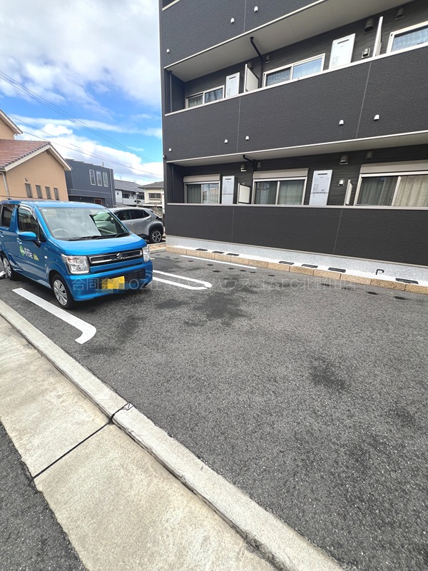 サンプラザ金剛 駐車場