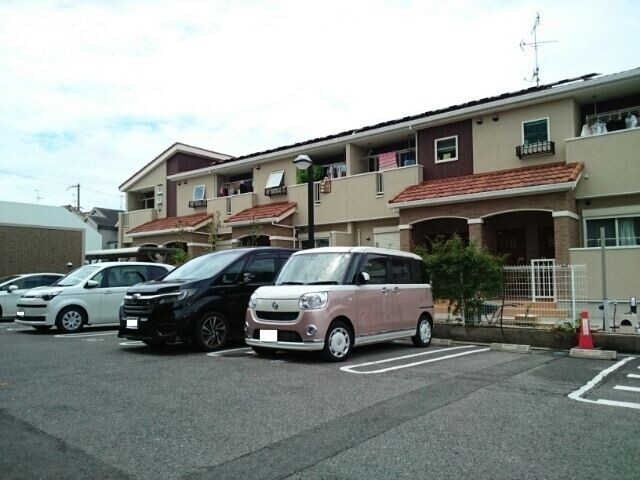ロジェ白鷺 駐車場