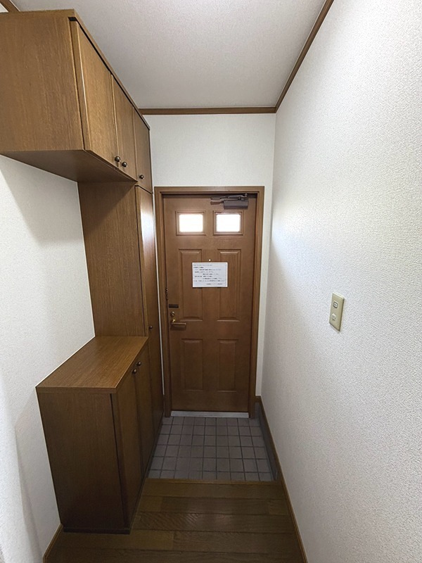 ペリプエストⅠ番館 玄関