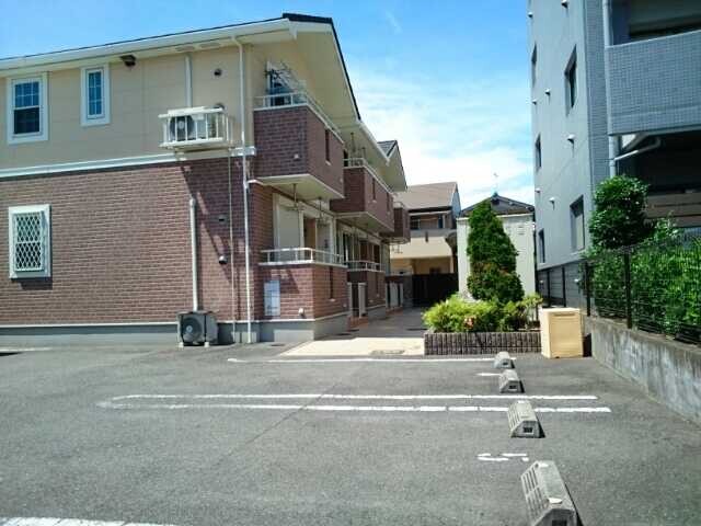 ヴィクトワール 駐車場