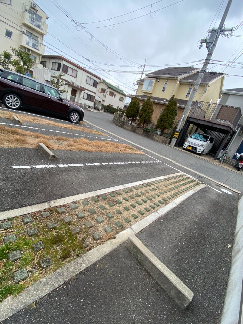 エステ・ラグーナ八番館 駐車場