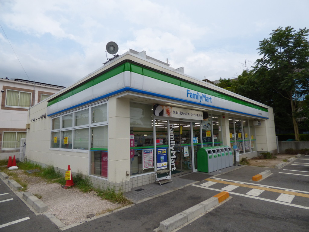 エステ・ラグーナ八番館 コンビニ