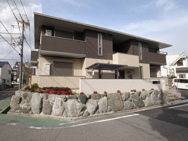 グランレイク金剛 外観