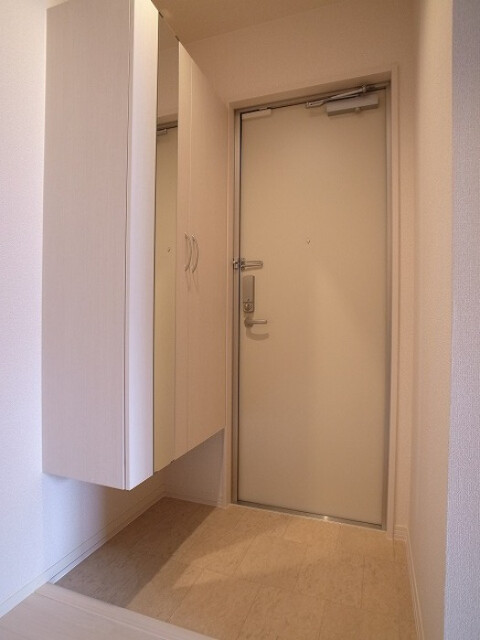 グランレイク金剛 玄関
