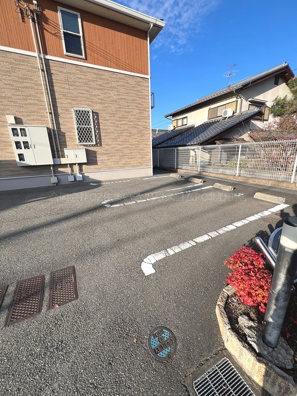 エレガント茱萸木 駐車場