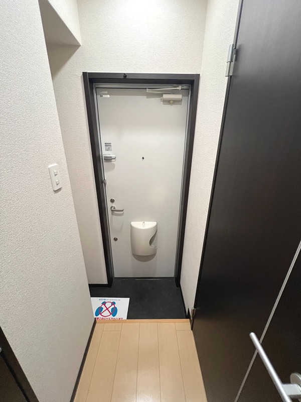 スリーハーブズ狭山Ⅰ番館 玄関