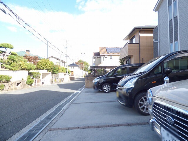 アドラブールヴィラ 駐車場
