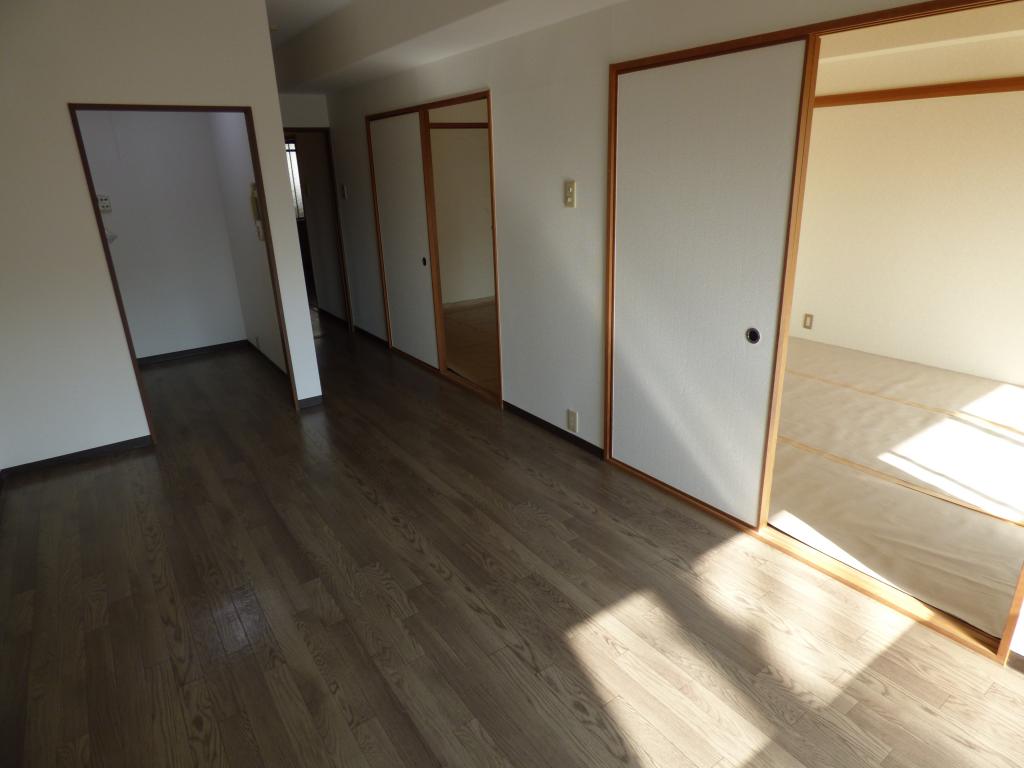 大阪府富田林市津々山台４丁目 リビング