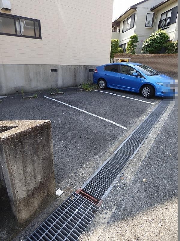 グリーンヒルC棟 駐車場