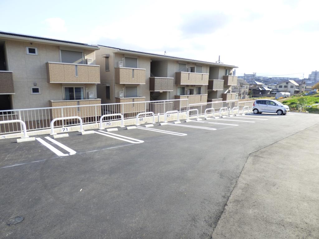 カーサ高善D棟 駐車場