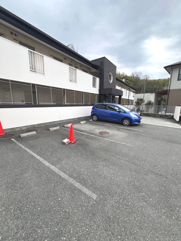 ヴィアベルデ 駐車場