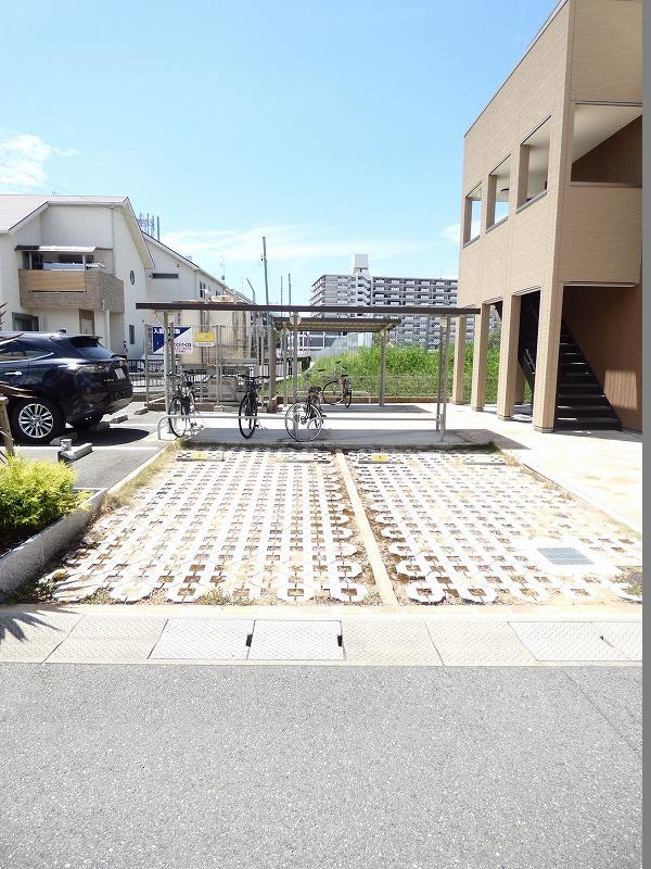 スリーハーブズ狭山Ⅰ番館 駐車場