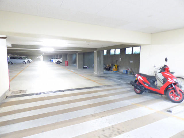 ギャレ金剛 駐車場