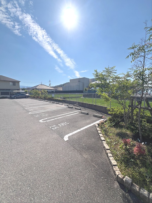 サウスグランツ2棟 駐車場
