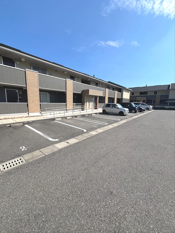 サウスグランツ2棟 駐車場