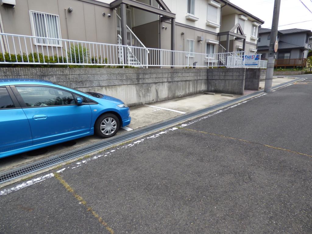 コーポファミール 駐車場