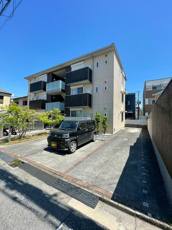 パークアベニュー参番館 駐車場