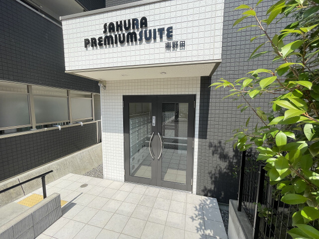 プレミアムスイート狭山駅前 エントランス