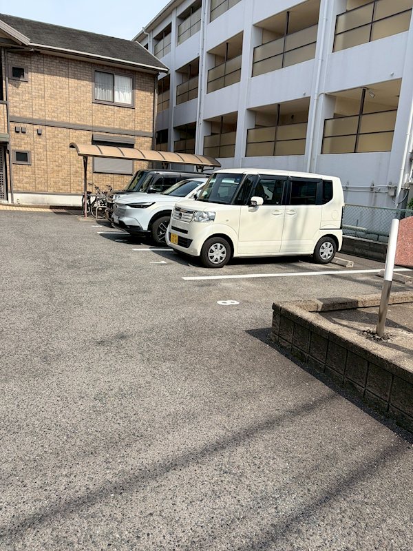 グリーンコート初芝 A 駐車場