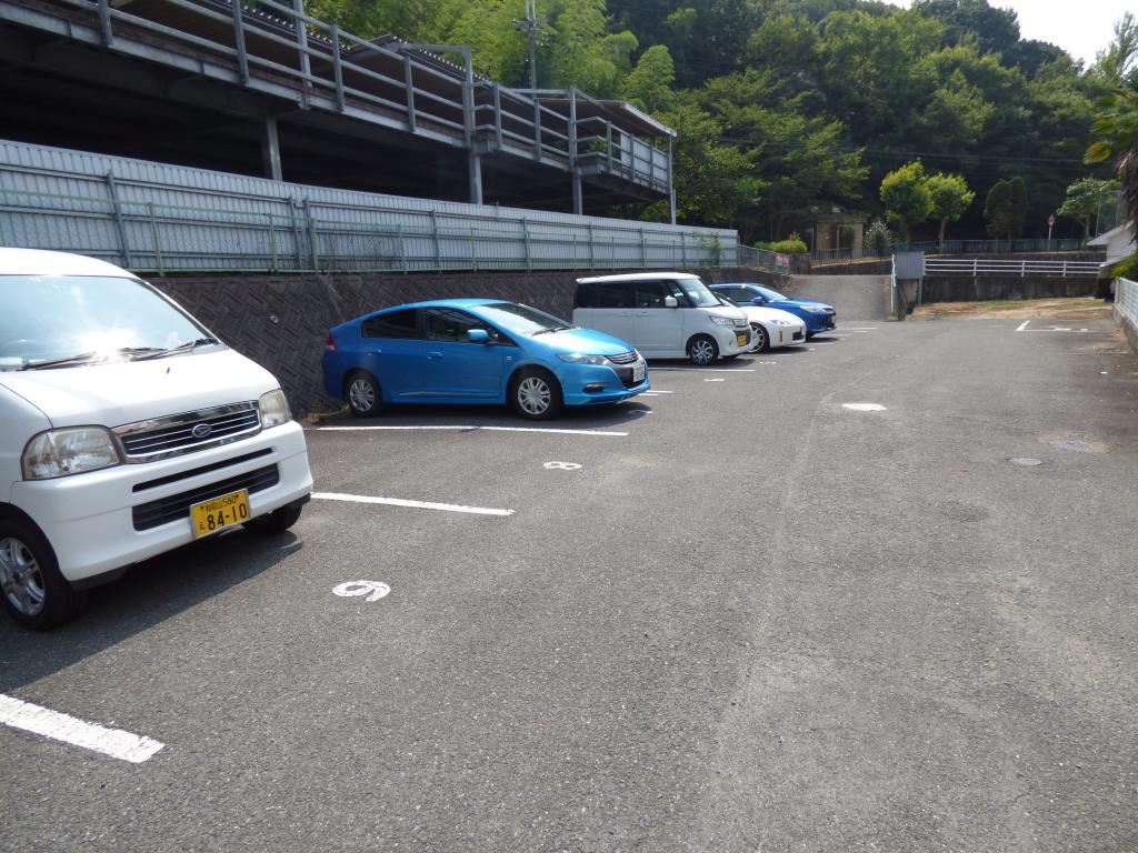 レインボーハイツ南 駐車場