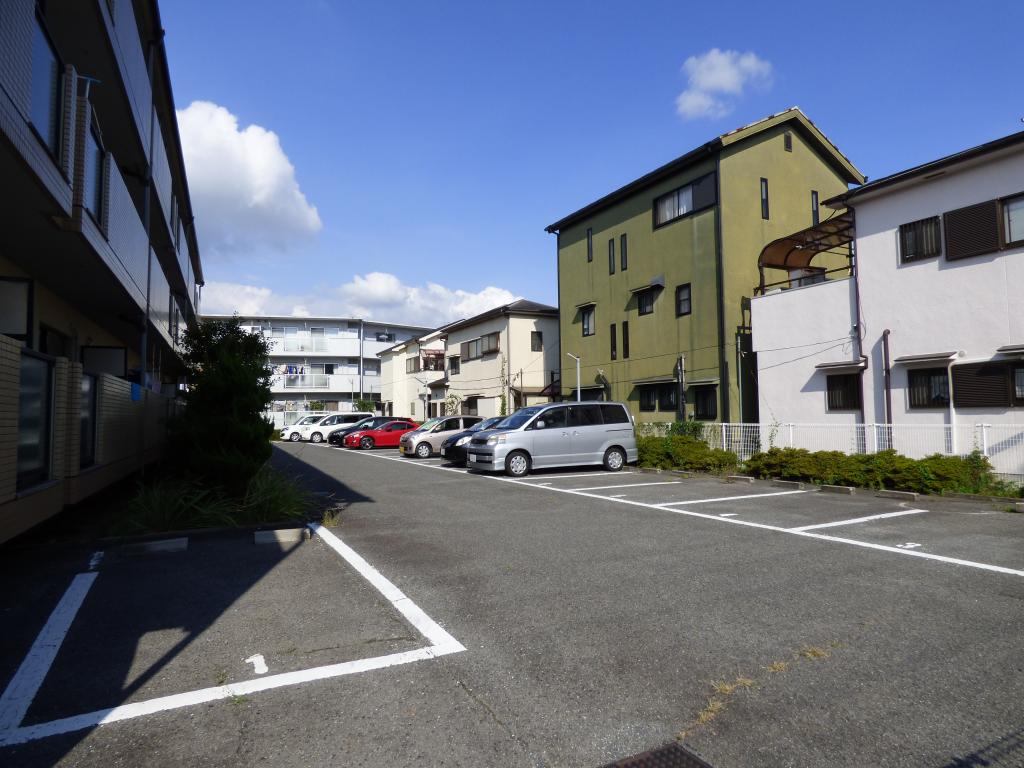 グレース狭山 駐車場
