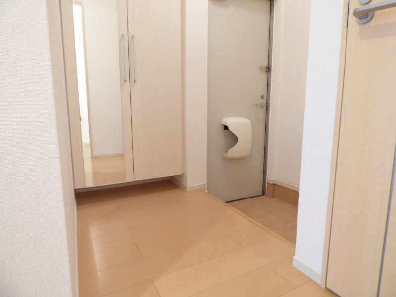 フルー　リール 玄関