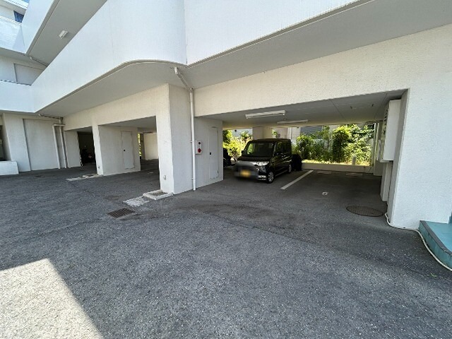 ヴィラ狭山 駐車場