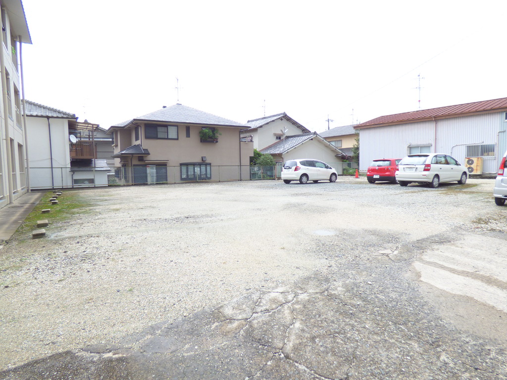 山本ハイツ 駐車場