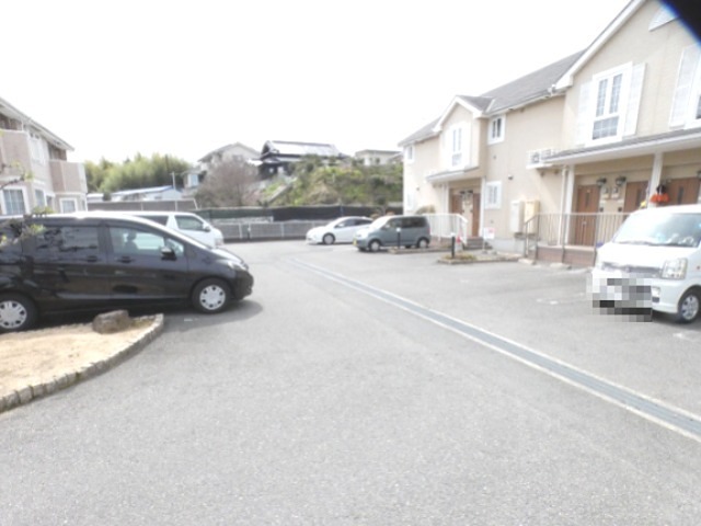 フォレストール1番館 駐車場