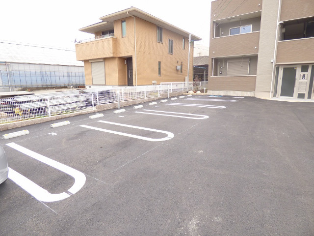 プラザハウス 駐車場