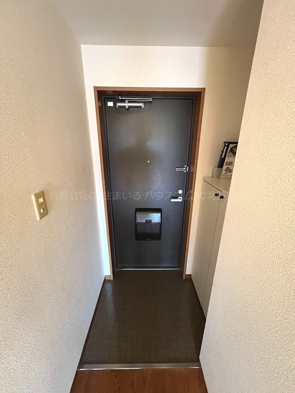 ホワイトロートス 玄関