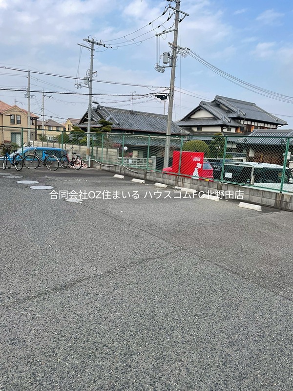 セカンドパレス 駐車場