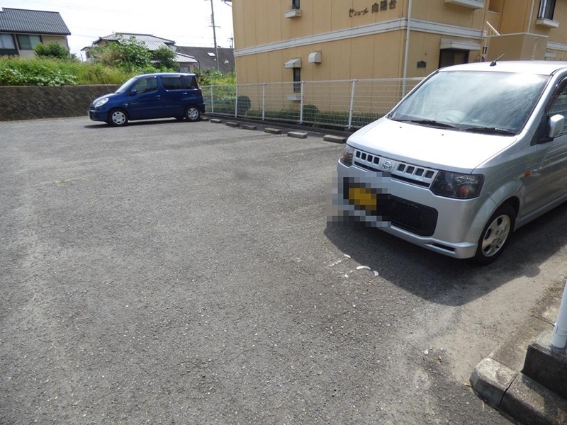 ヴィラ仲谷向陽台 駐車場