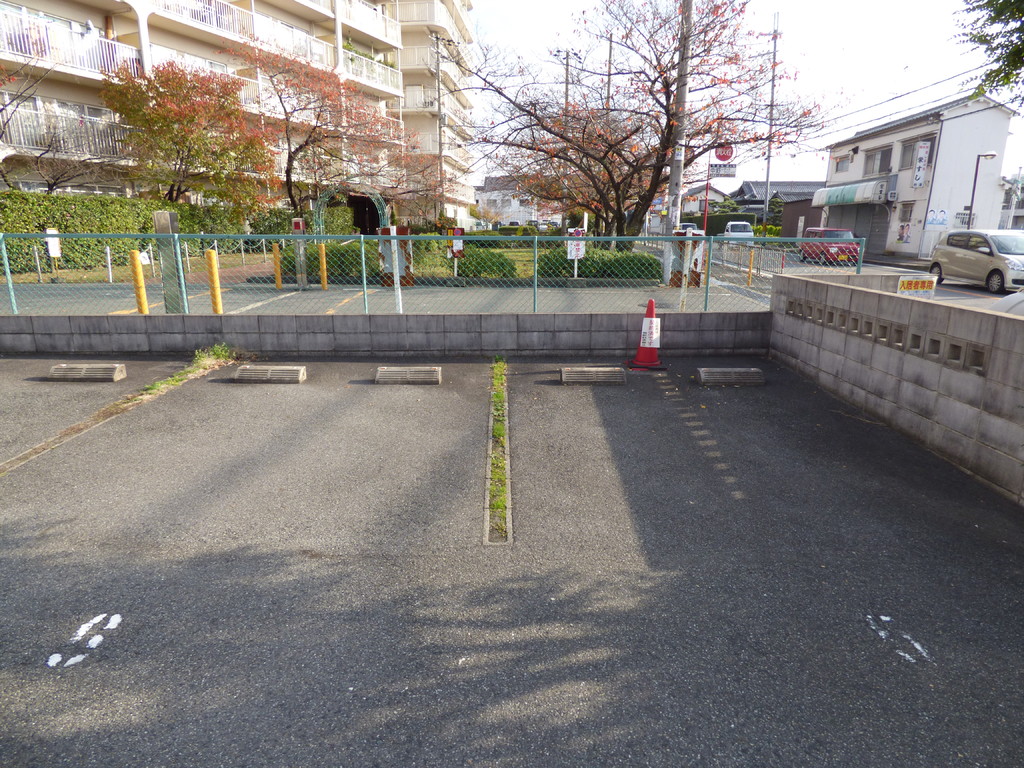 クオリア東茱萸木 駐車場