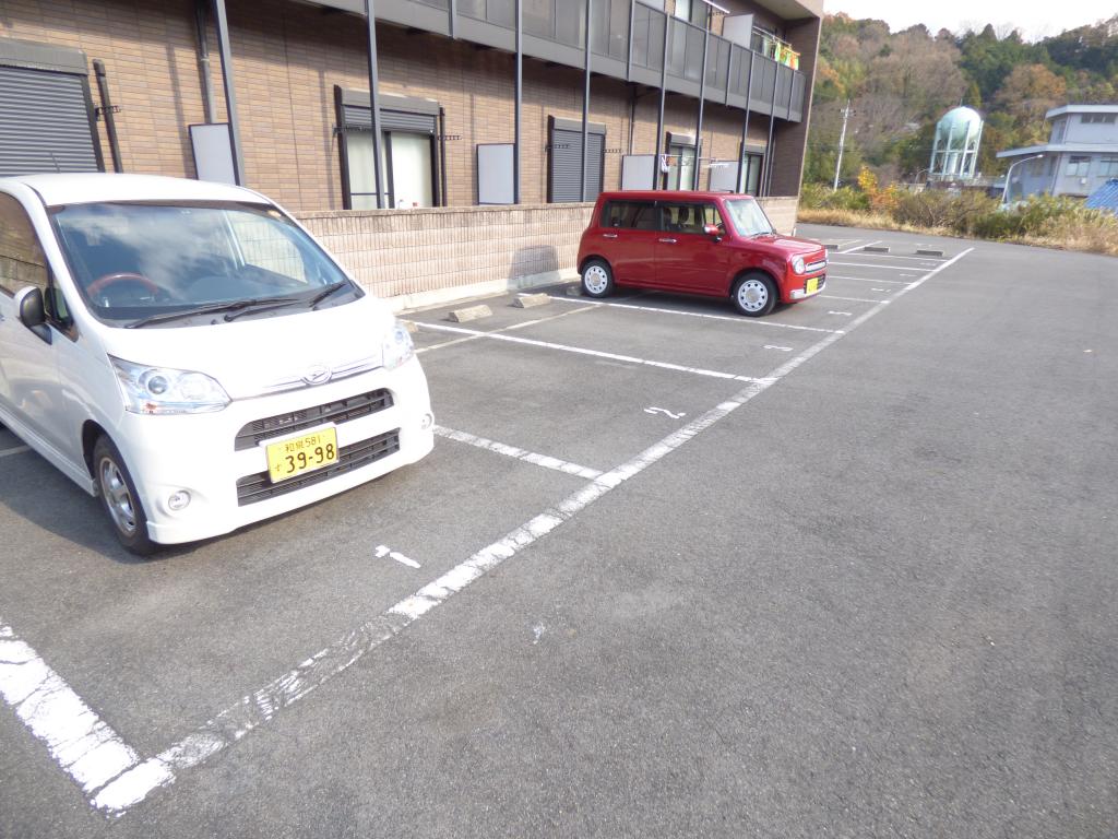 アンプルールクラージュmont vert 駐車場