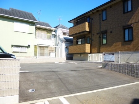 プチ　アングル 駐車場
