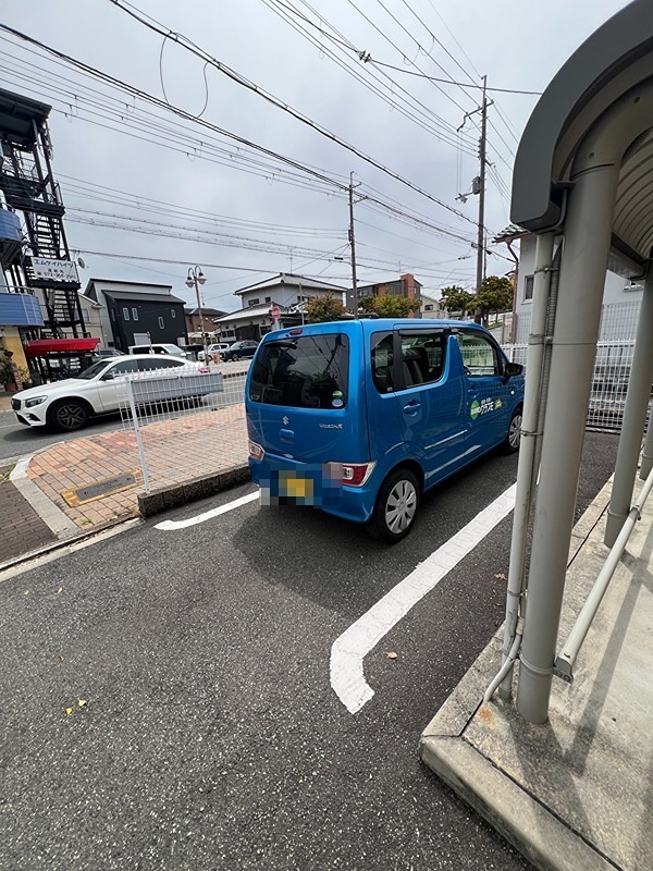エレガント茱萸木 駐車場