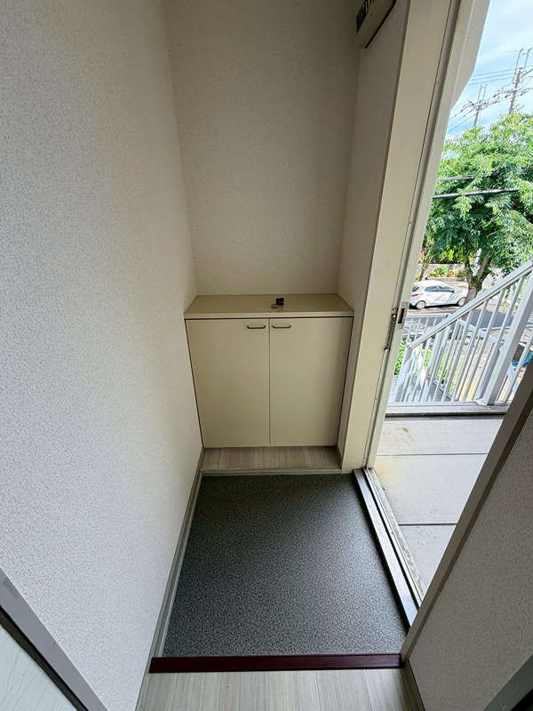 シャトードイワネE号館 玄関