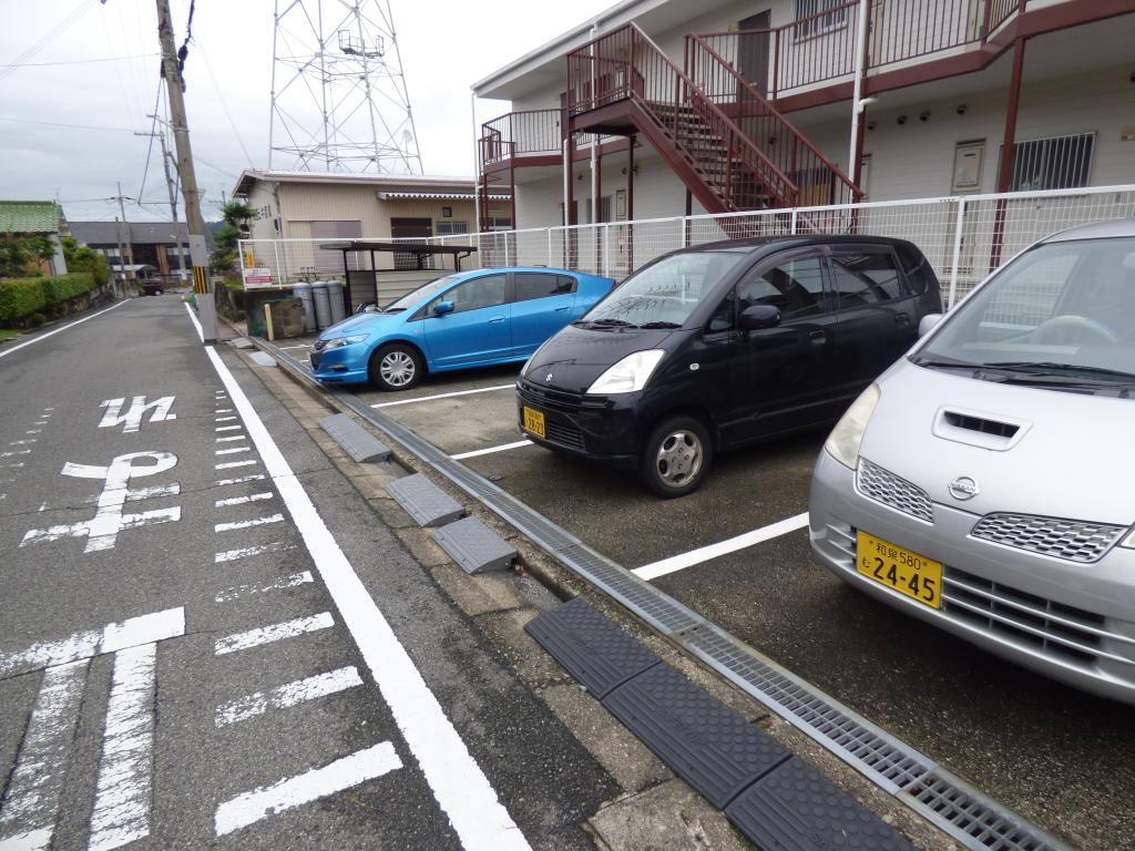 サンハイツ椋本 駐車場