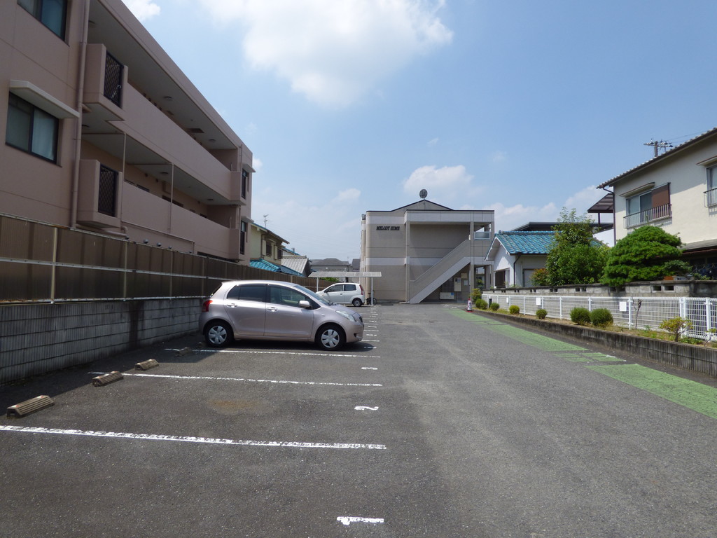 メロディーハイム 駐車場