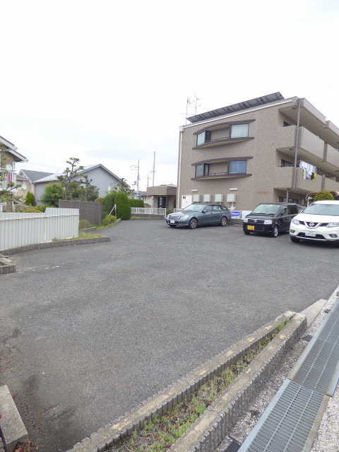 リビオ金剛 駐車場