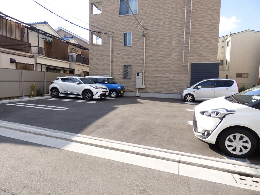 プチフローラ北野田Ⅲ 駐車場