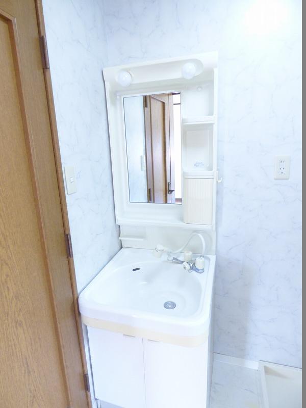 メゾン津々山台 洗面所