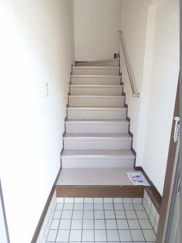 メゾン津々山台 玄関