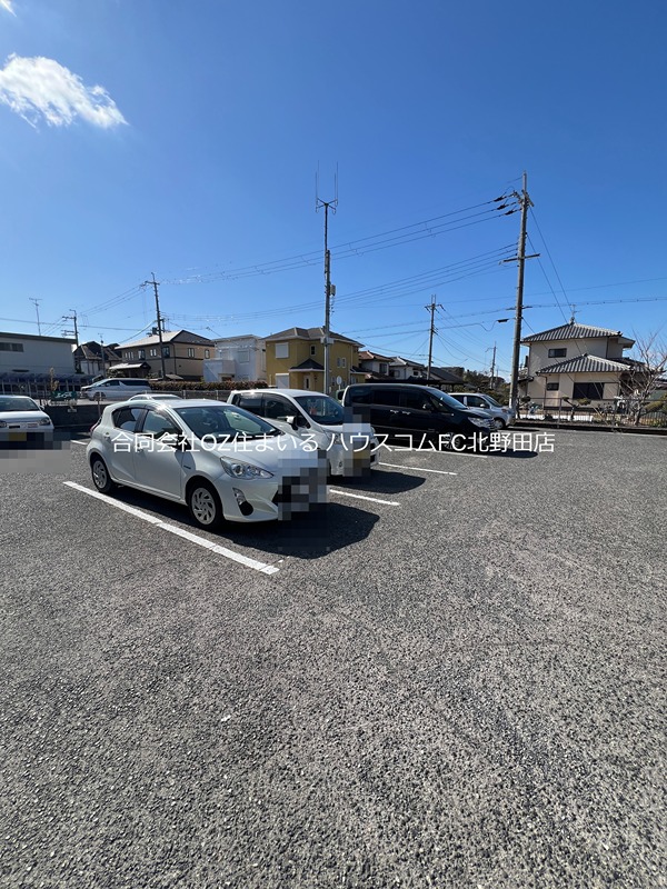 ドミール仲谷2号館 駐車場