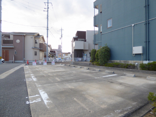 ソルジェンテ金剛 駐車場