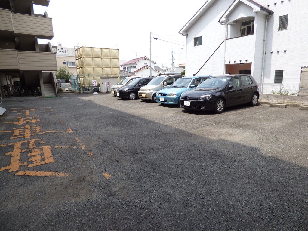 サンライトビル 駐車場
