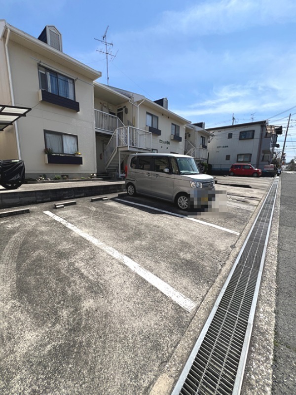 セジュール尾崎 駐車場