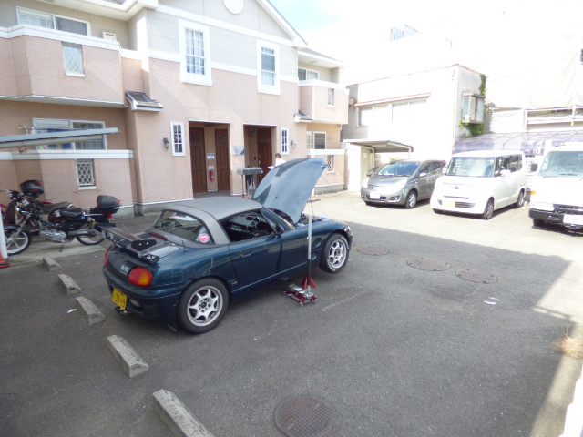 カーサ高尾 駐車場