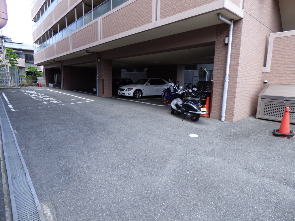 エムス金剛Ⅱ 駐車場